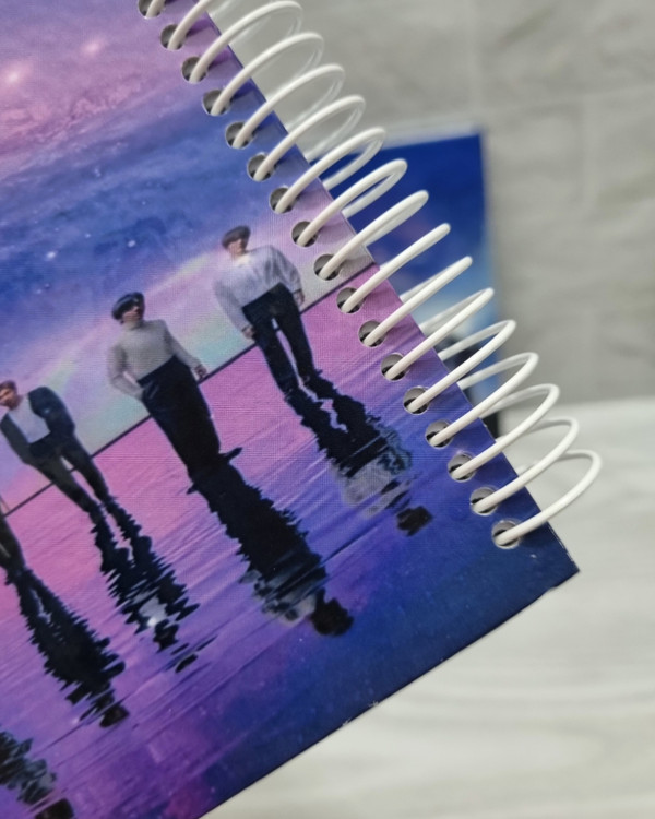 جلد سخت سلفونکش و فنر روکشدار دفتر نقطهای A5 - طرح بیتیاس