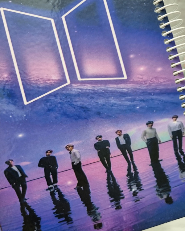 دفتر نقطهای A5 طرح BTS با کاغذ ۱۰۰ گرمی سفید - رنگی بانو