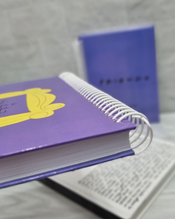 فنر روکشدار و جلد سلفونکش دفتر نقطهای طرح Friends رنگی بانو