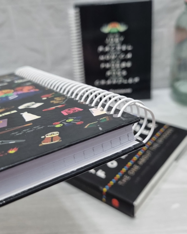 دفتر نقطهای A5 طرح Friends با جلد سخت و کاغذ سفید ۱۰۰ گرمی – رنگی بانو