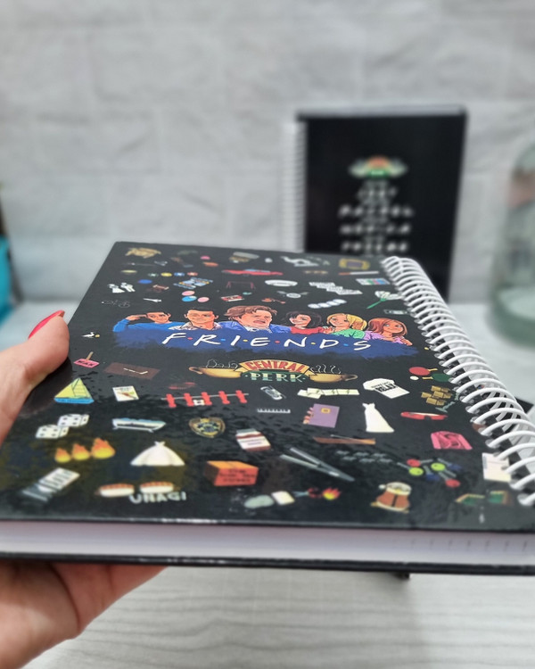 دفتر نقطهای A5 طرح Friends با جلد سخت و کاغذ سفید ۱۰۰ گرمی – رنگی بانو