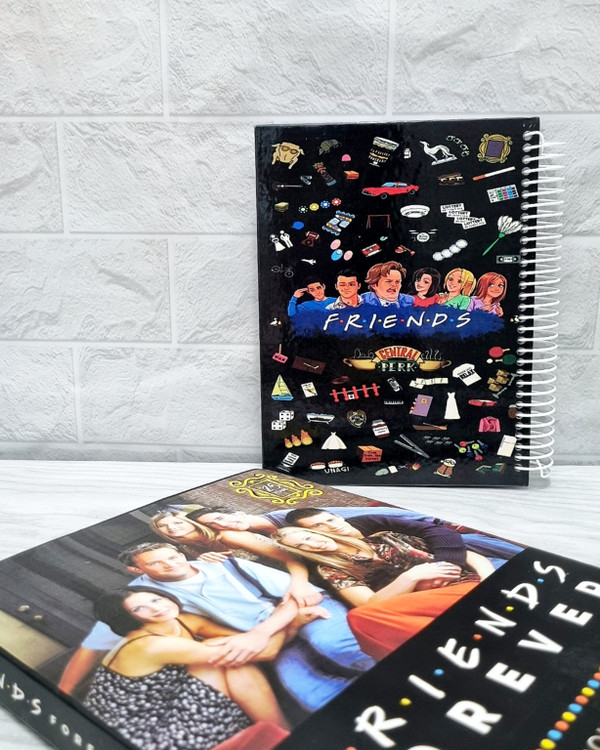 دفتر نقطهای A5 طرح Friends با جلد سخت و کاغذ سفید ۱۰۰ گرمی – رنگی بانو