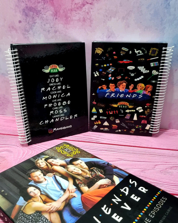 دفتر نقطهای A5 طرح Friends با جلد سخت و کاغذ سفید ۱۰۰ گرمی – رنگی بانو