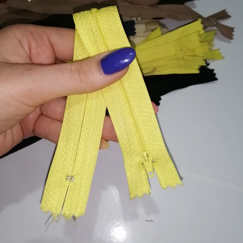 زیپ 20 سانتی زرد ساده