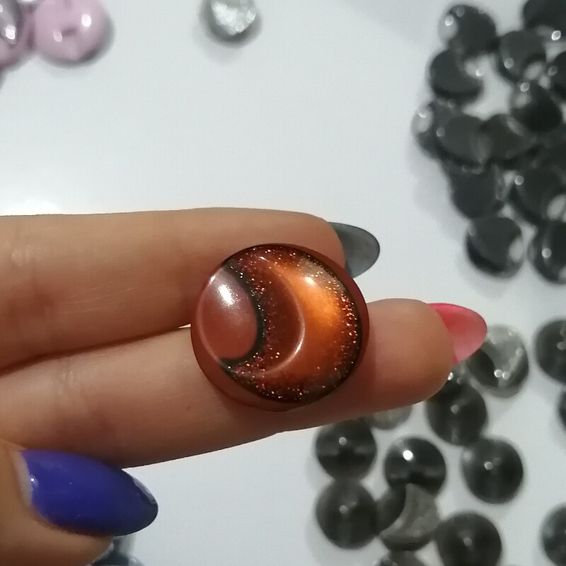 دکمه لباس بزرگ طرح  اکلیلی رنگ قهوه ای بسته 5 عددی