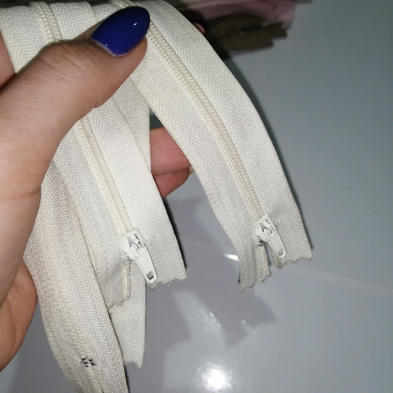 زیپ 20 سانتی شیری ساده